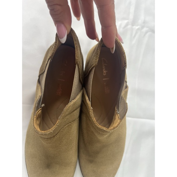 Clarks‎ Demi Beat Boho Ankle Boots Booties Pull On Casual Shoes Sand Suede 7.5M - Picture 7 of 10